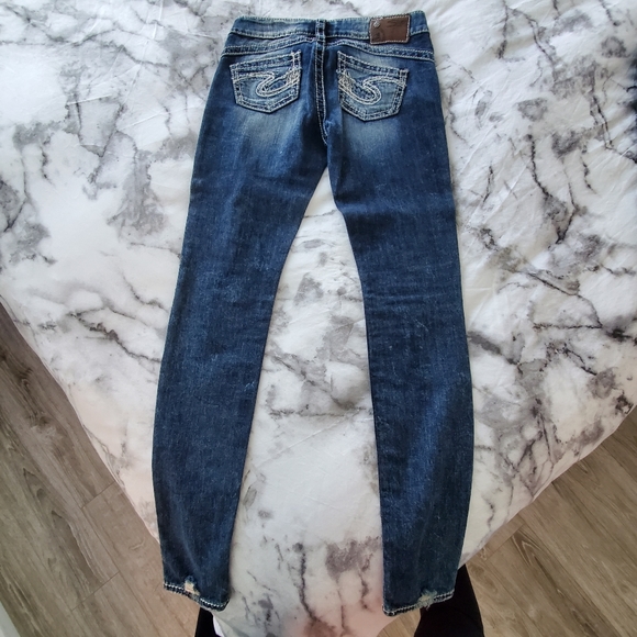 Slightly ripped jeans - Picture 2 of 2